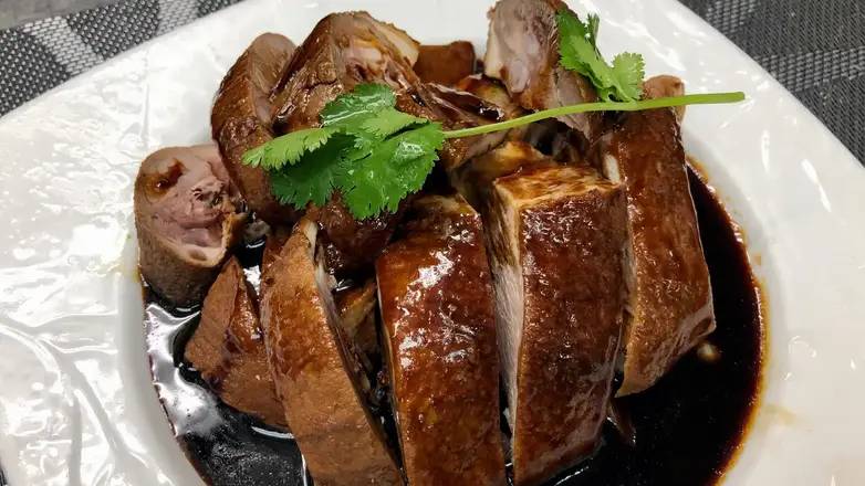 20. Duck Seasoned with Soy Sauce 美味醬鴨